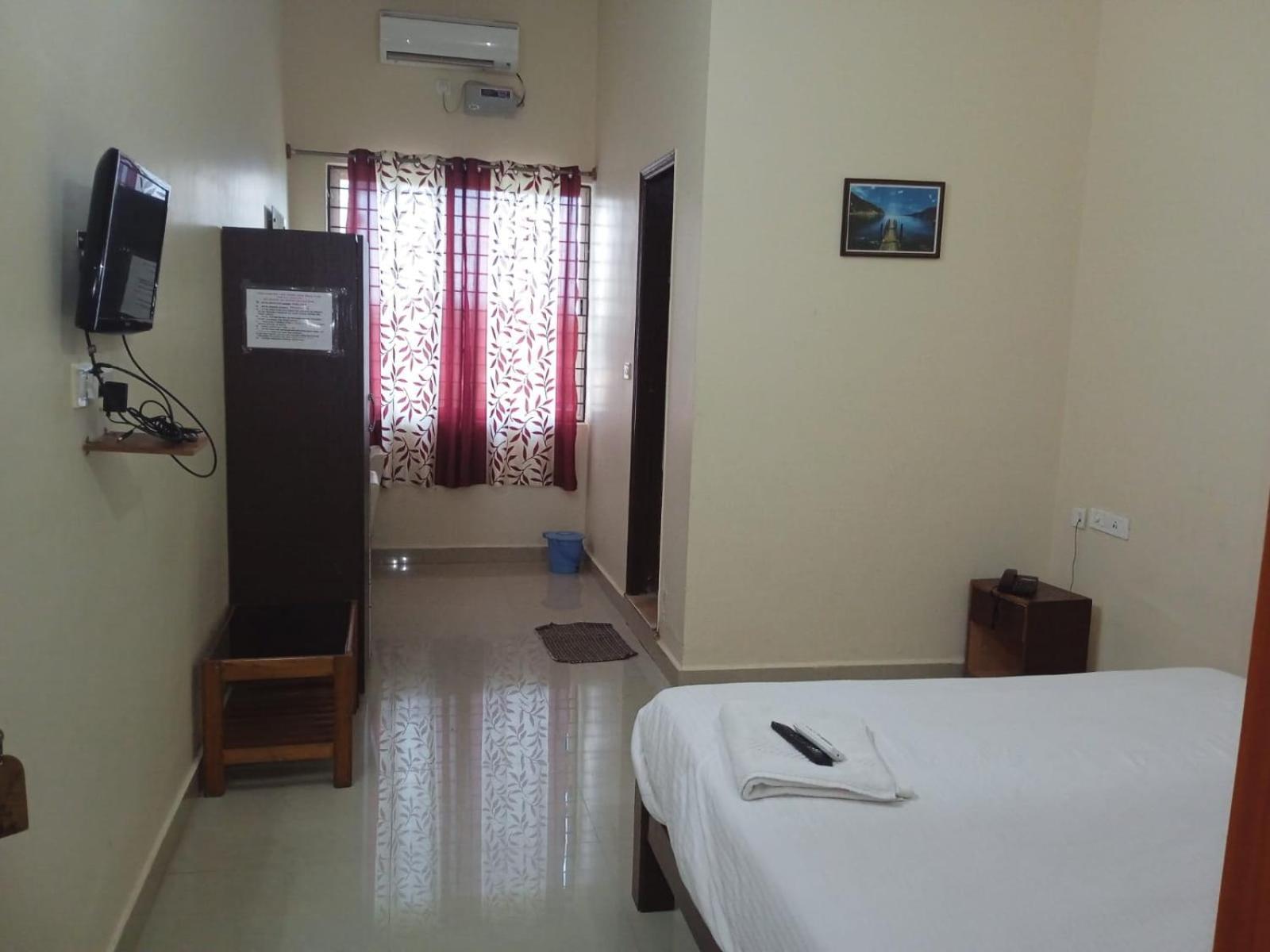 Grand Jp Inn Near 2 Km From Gundlupet Bus Stand Exterior foto
